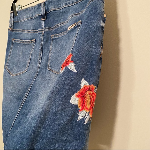 Seven7 Embroidered Denim Skirt Size 10 - Picture 4 of 6